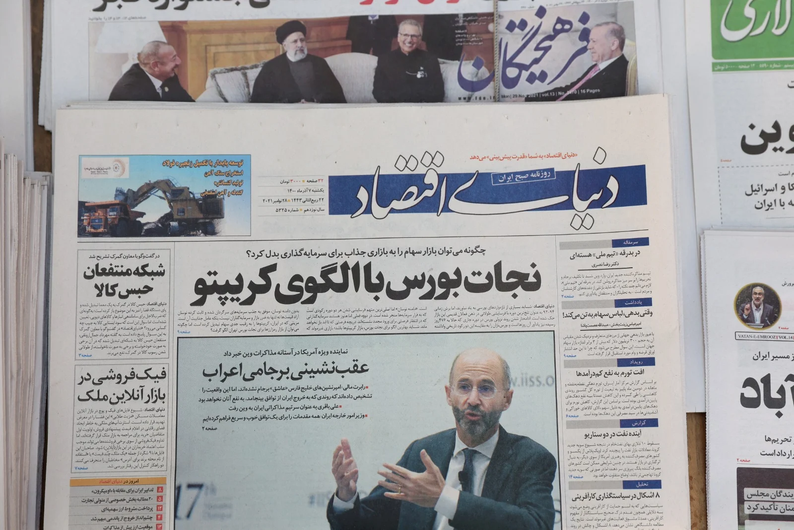 השליח האמריקני לאיראן, רוברט מאלי על שער עיתון איראני. נובמבר 2021