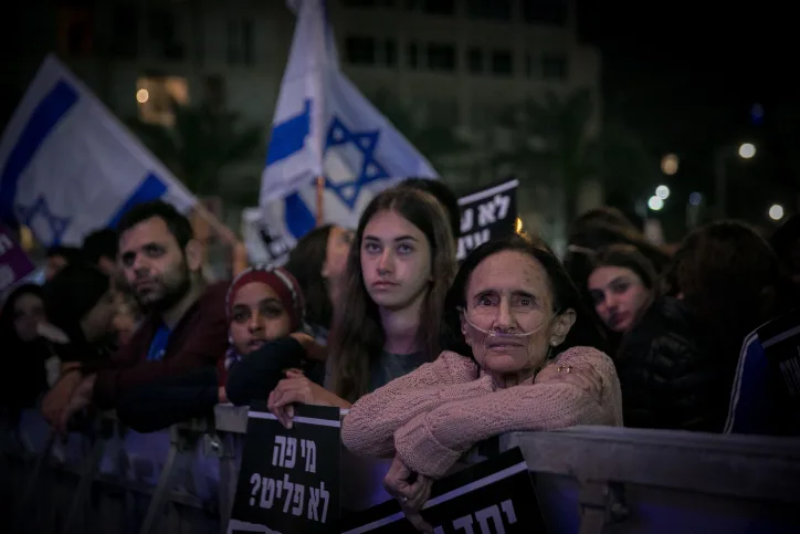 יעל דיין בהפגנה נגד גירוש מבקשי המקלט. מרץ 2018