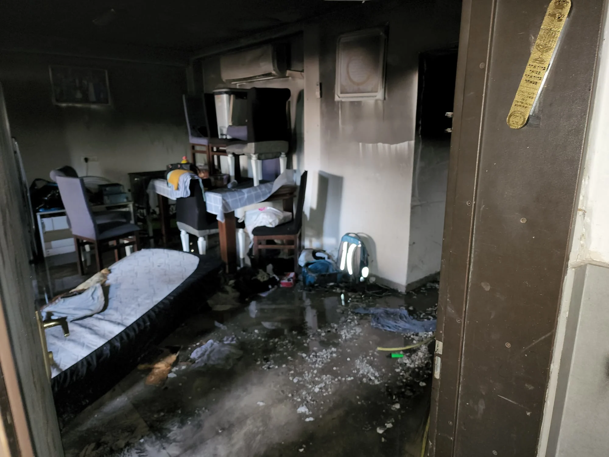 נזקי השריפה בדירה בנתניה