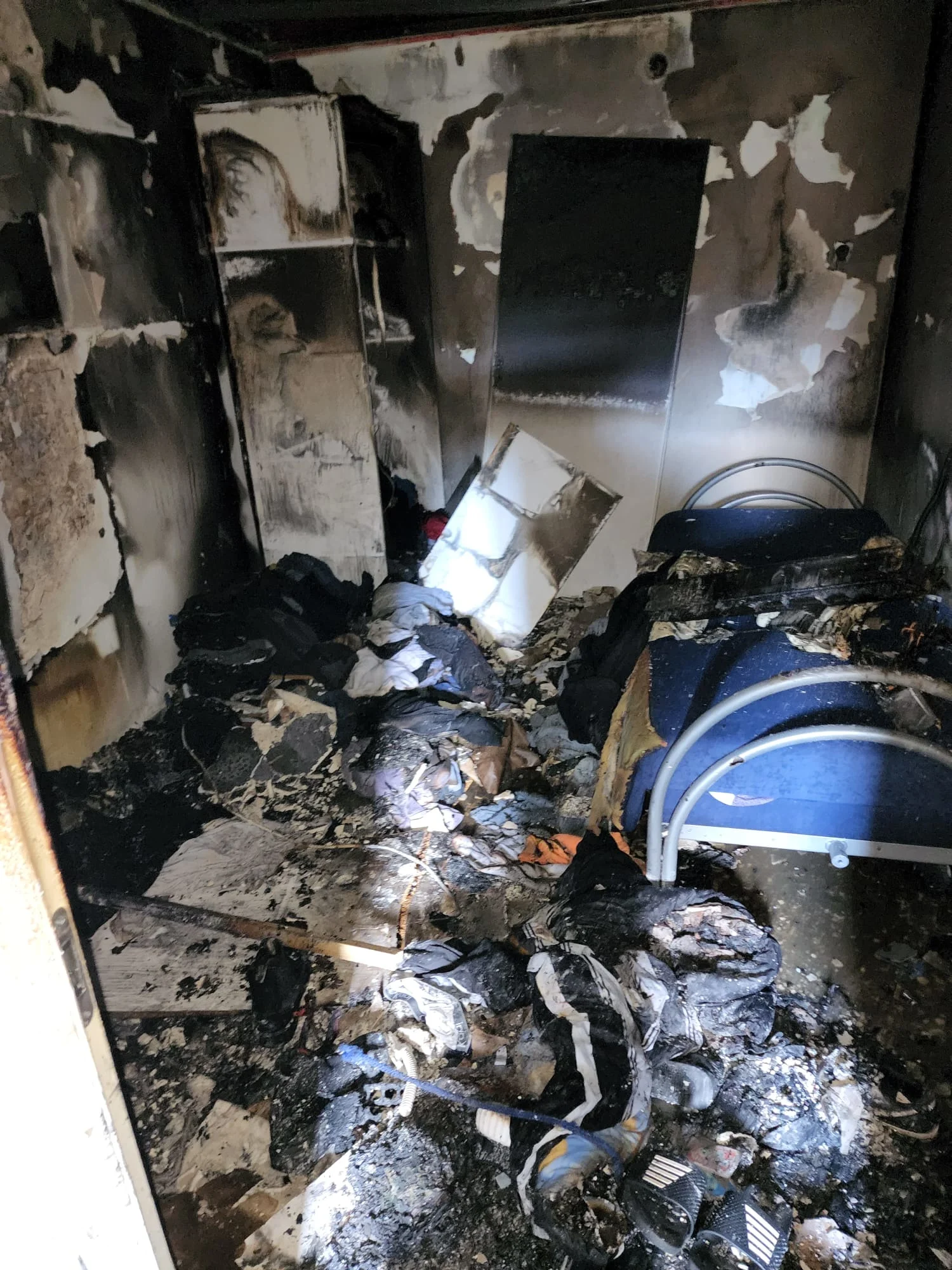 נזקי השריפה בדירה בנתניה