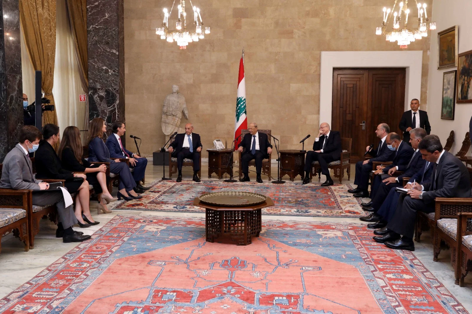 עמוס הוכשטיין יחד עם נשיא לבנון, ראש הממשלה ויו''ר הפרלמנט בשיח על מו''מ הגבול הימי