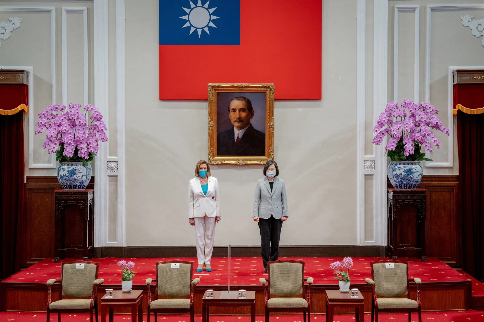 ננסי פלוסי יחד עם נשיאת טאיוואן צאי אינג-וון