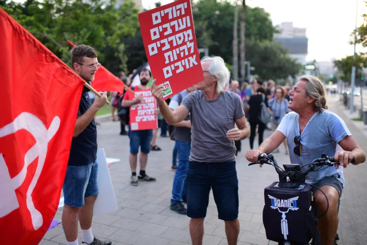 הפגנות בתל אביב נגד מבצע ''עלות השחר''