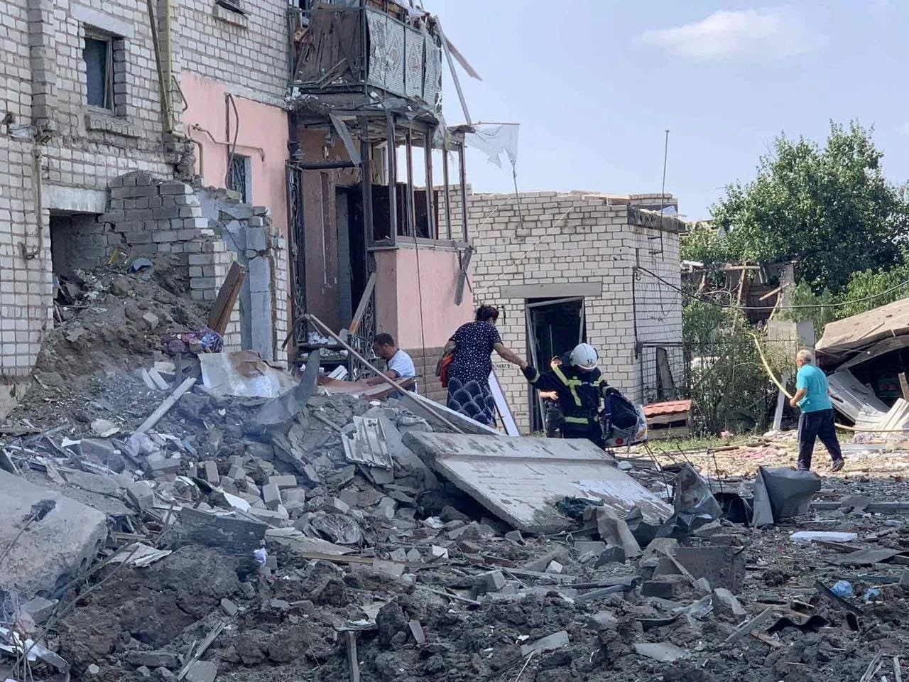 העיר ווזנסנסק, בה נפגעו 12 אזרחים, לאחר התקפה רוסית