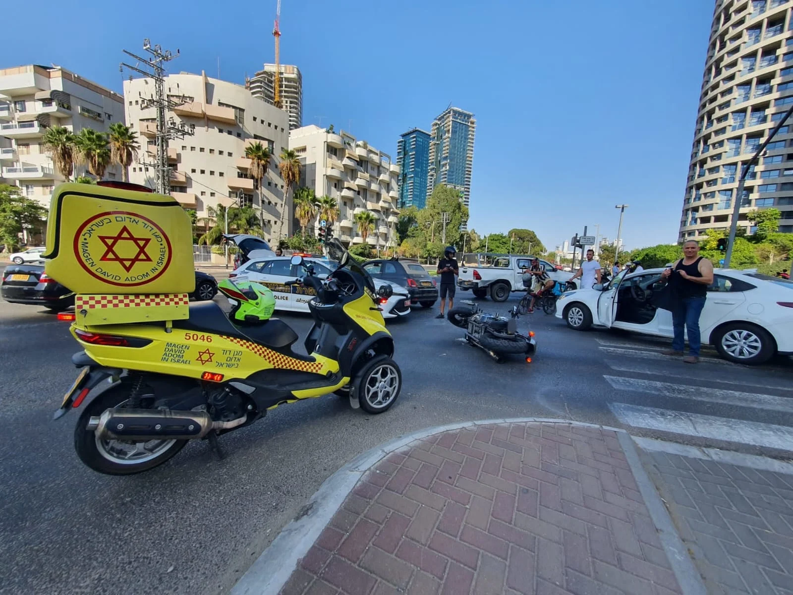 זירת התאונה ברחוב הרב שלמה גורן בתל אביב