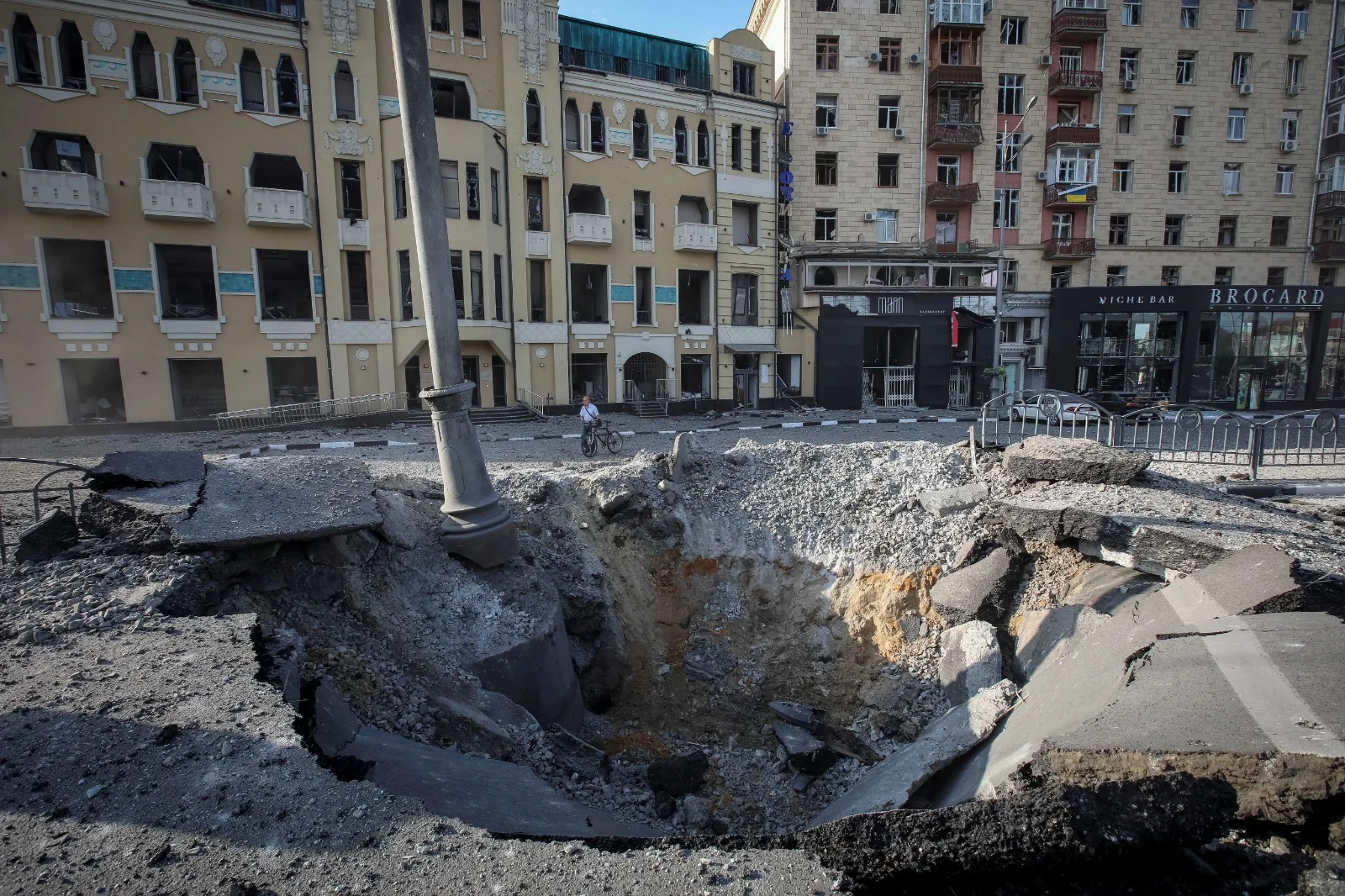 פגיעה מטיל רוסי בעיר חרקיב באוקראינה