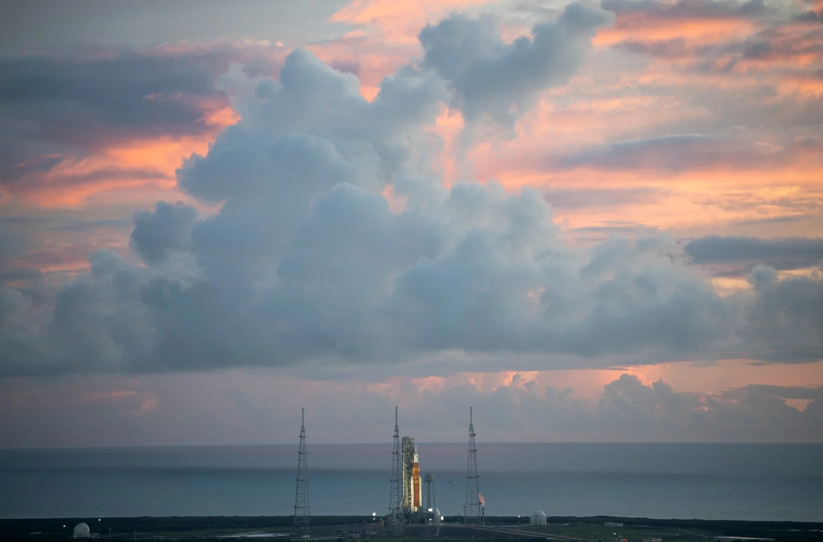 החללית הראשונה של ארטמיס 1 בתחנת השיגור של נאס''א