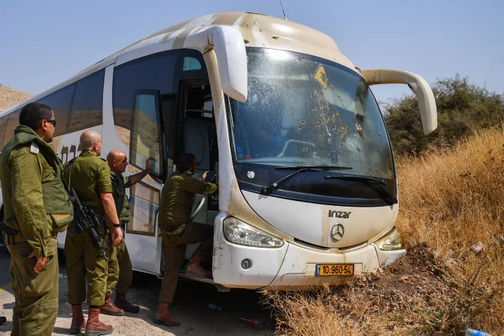 זירת פיגוע הירי לעבר אוטובוס בבקעת הירדן