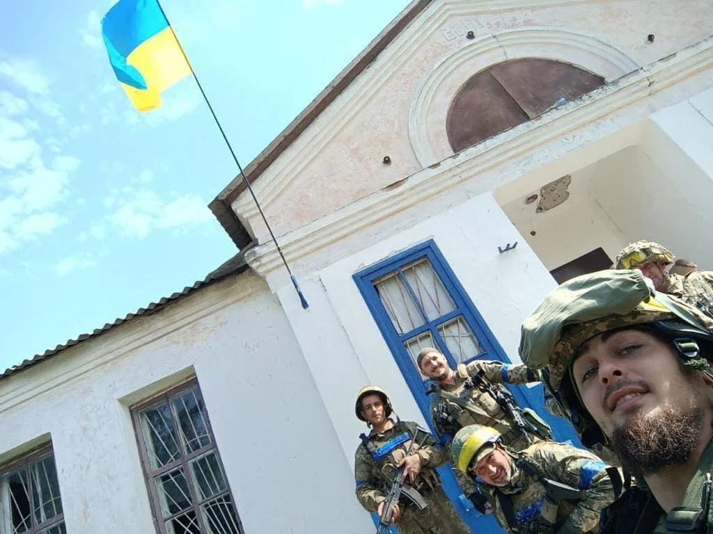 דגל אוקראינה שוב מתנוסס באזור חרקוב