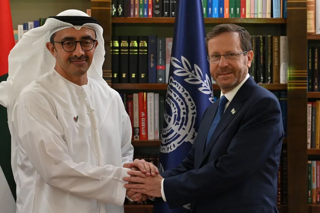 הנשיא הרצוג יחד עם שר החוץ האמירותי עבדאללה בן זאיד