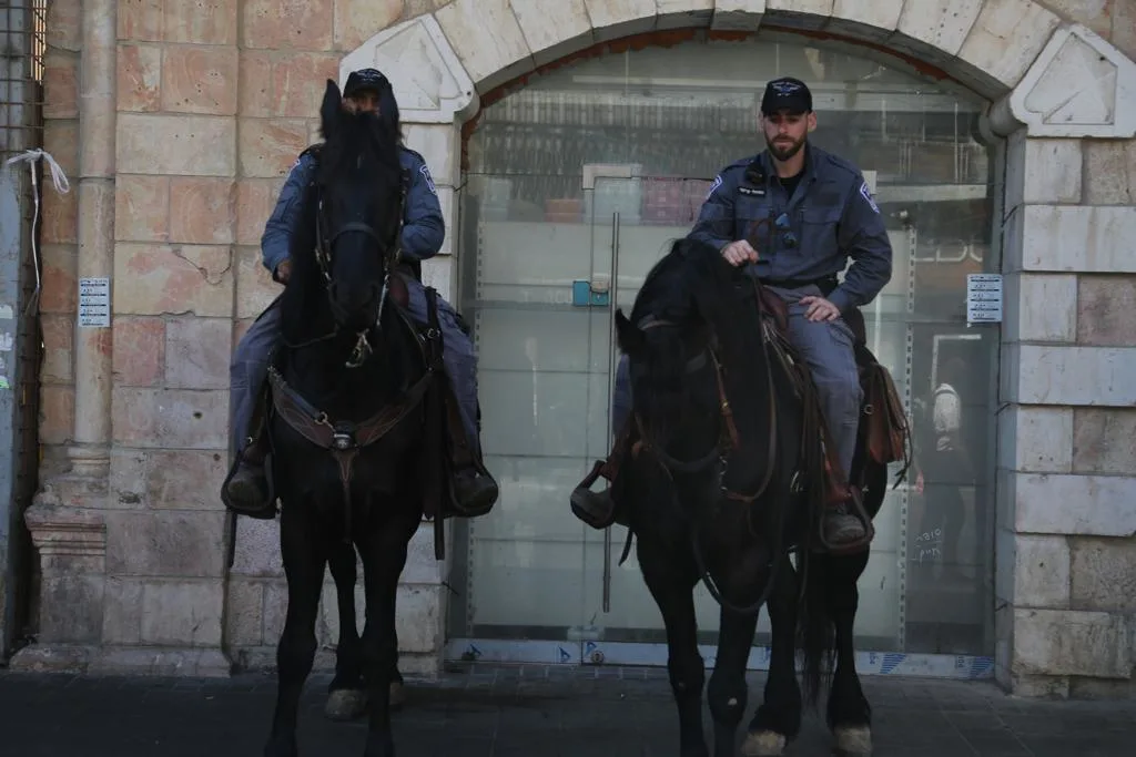 שוטרים שומרים על הסדר בירושלים בחגי תשרי