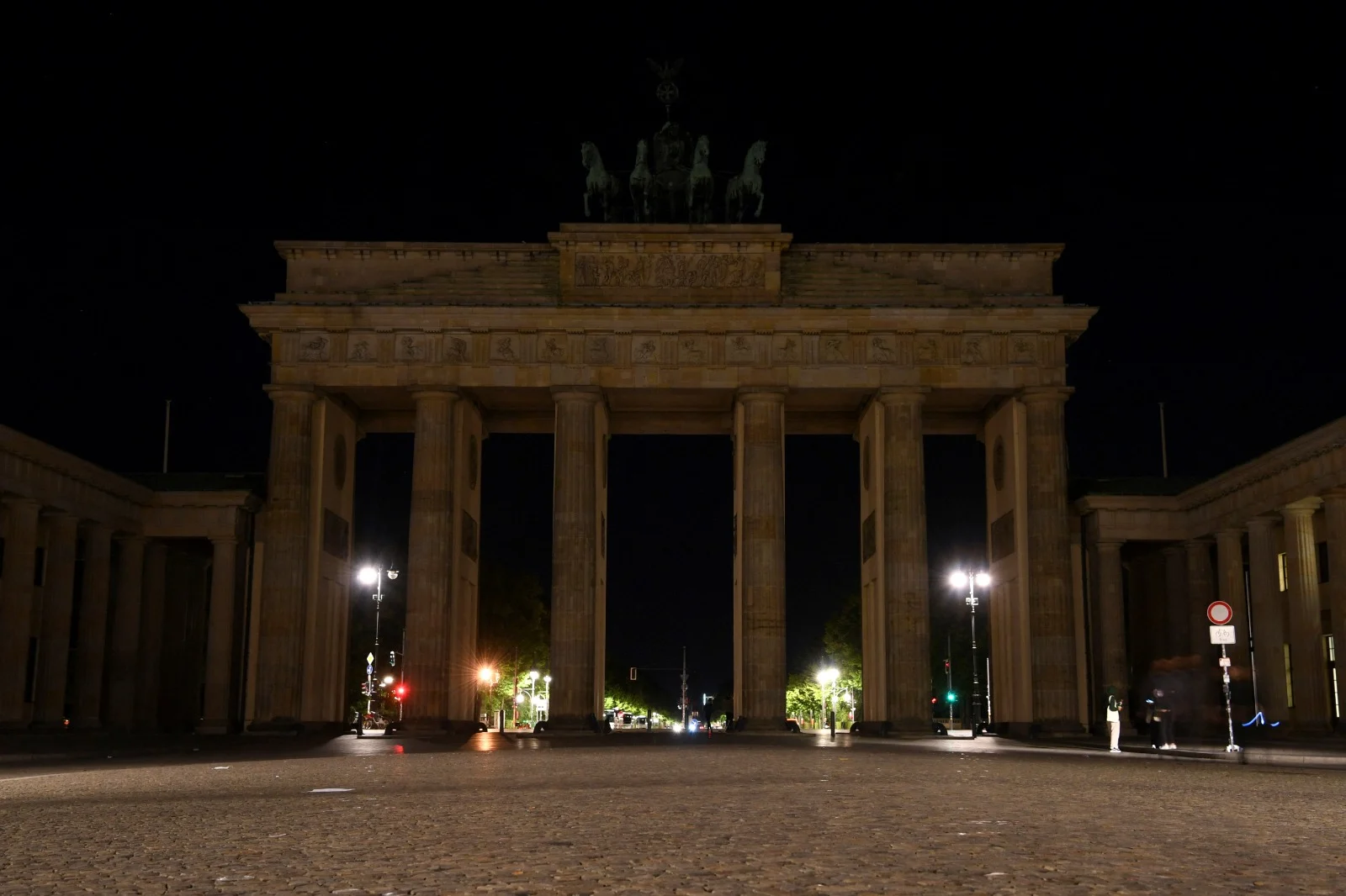 שער ברנדבורג מוחשך בברלין