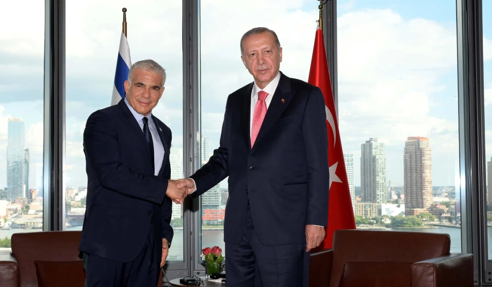 רה''מ יאיר לפיד ונשיא טורקיה רג'פ טאיפ ארדואן בפגישתם בניו יורק