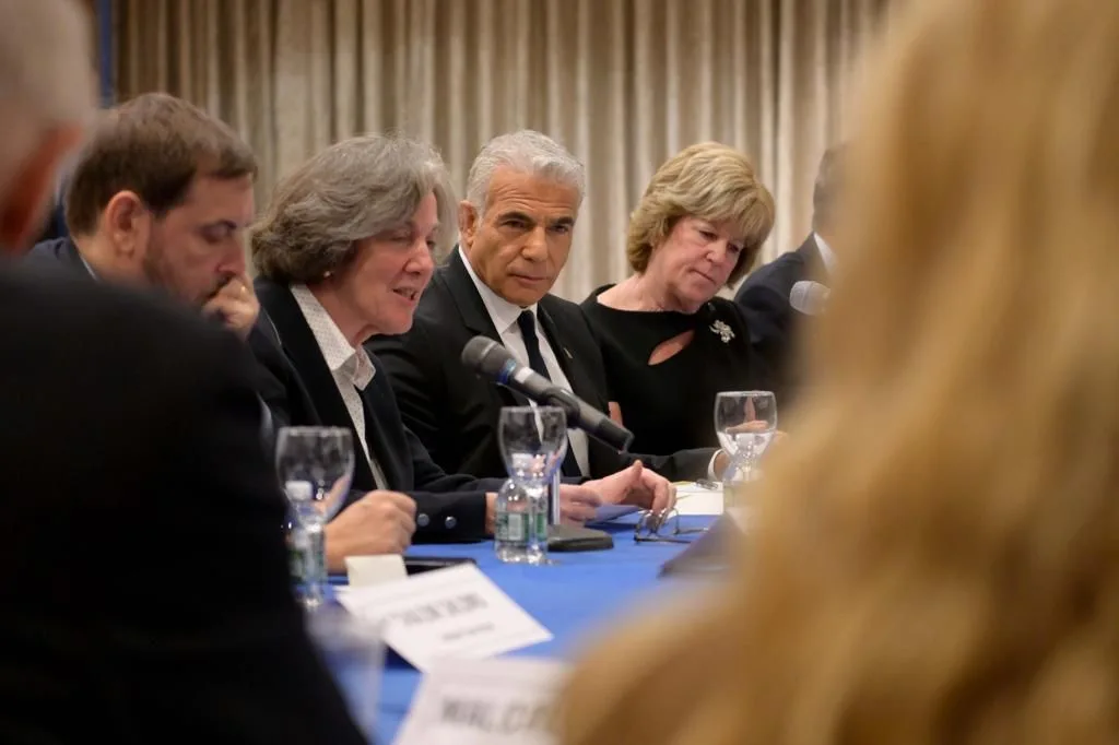 ראש הממשלה יאיר לפיד בפגישתו עם ראשי הארגונים היהודיים בניו יורק