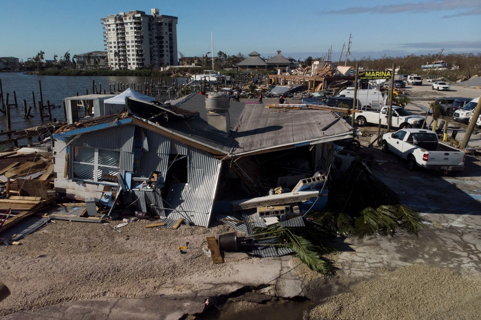 הרס במרינה בפורט מאיירס, פלורידה, בעקבות ההוריקן ''איאן''