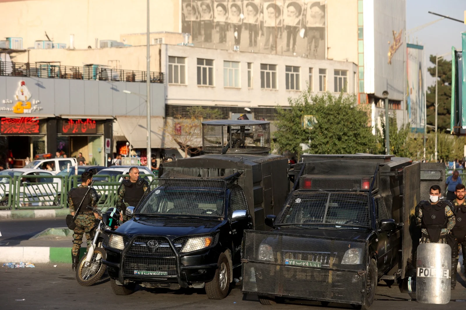כוחות הביטחון האיראניים מתגברים כוחות בבירה טהרן