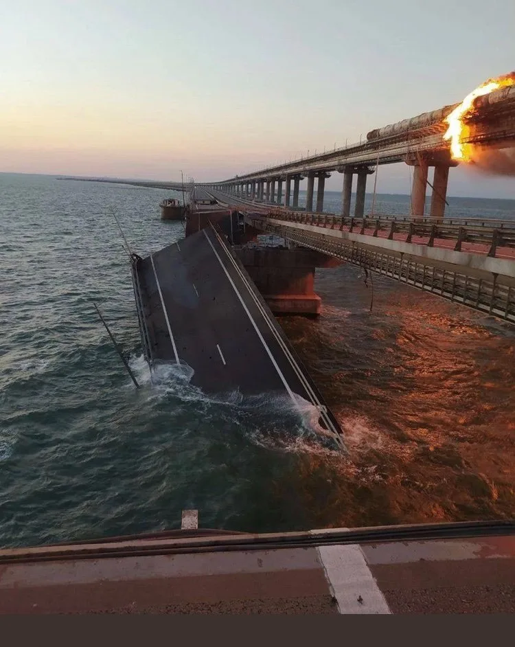 הפיצוץ בגשר שמחבר בין חצי האי קרים לרוסיה