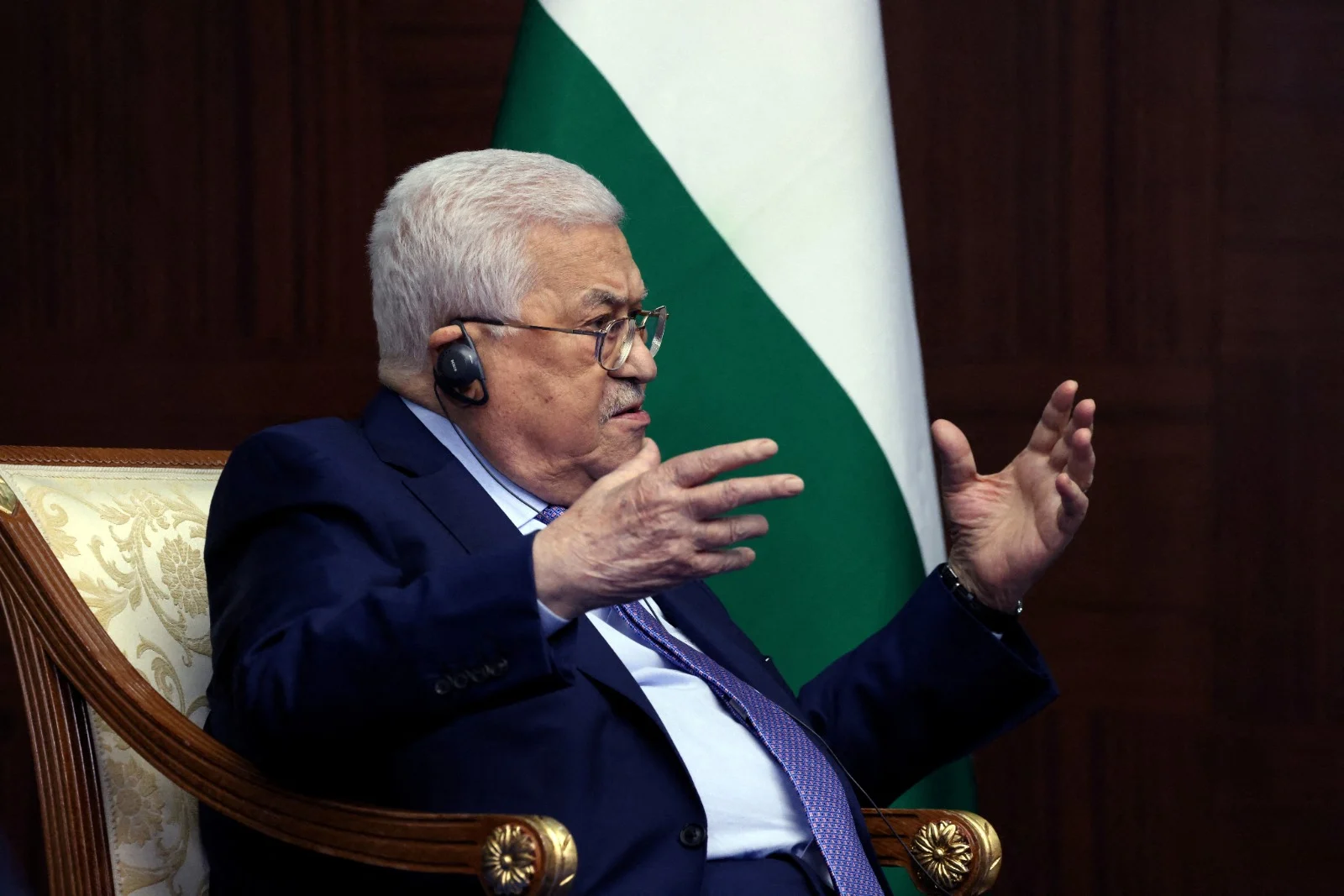 יו''ר הרשות הפלסטינית אבו מאזן בפגישתו עם נשיא רוסיה ולדימיר פוטין בקזחסטן