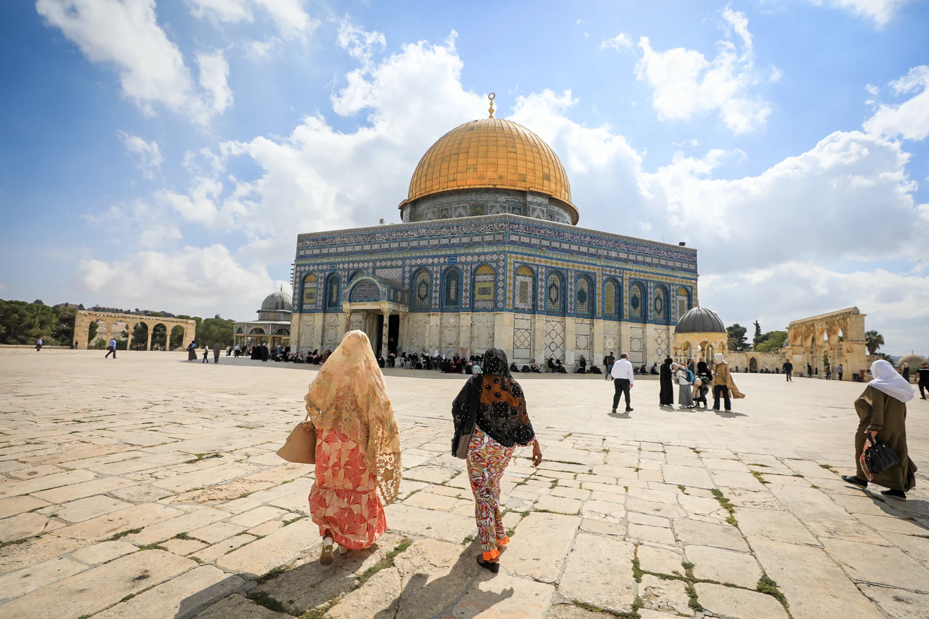 תפילות יום השישי במתחם מסגד אל-אקצא בירושלים