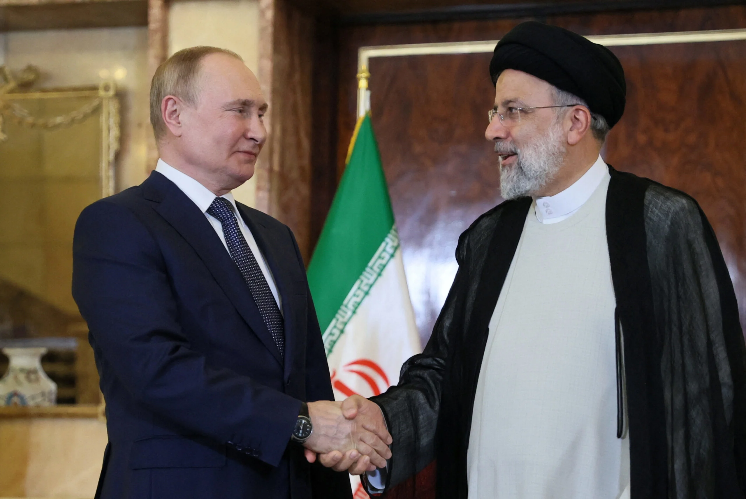 נשיא איראן איברהים ראיסי לצד נשיא רוסיה ולדימיר פוטין