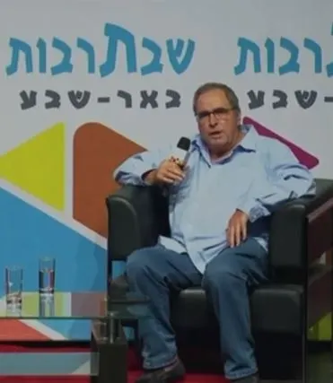 המפכ''ל לשעבר שלמה אהרונישקי באירוע שבתרבות בבאר שבע