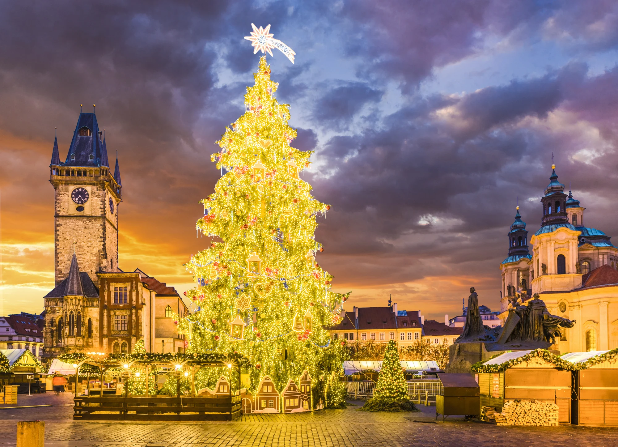 Christmas,tree,in,magical,city,of,prague,at,night,,czech