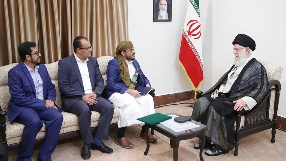 שיתוף פעולה הדוק עם איראן, חיזבאללה והחמאס. משלחת חות'ית מבקרת בטהרן שם נפגשו עם המנהיג העליון חמינאי