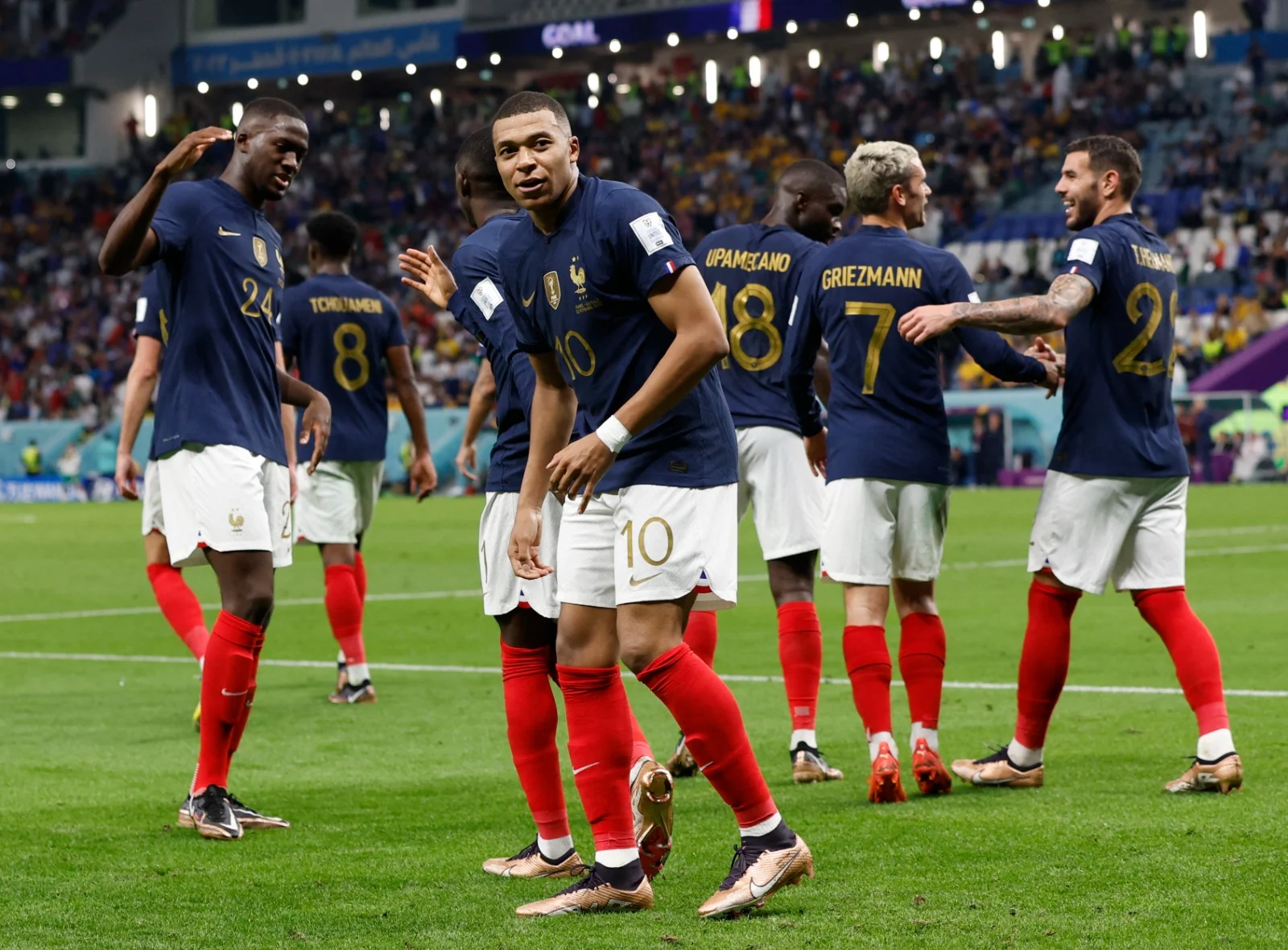 צרפת חוגגת בדרך לניצחון גדול
