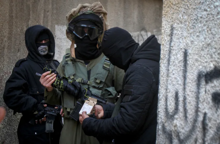 פלסטינים חמושים בג'נין. ארכיון