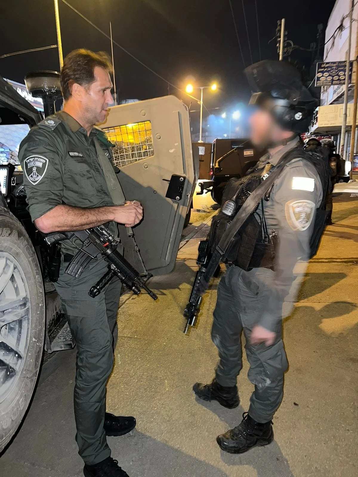 מפקד מג''ב אמיר כהן עם הקצין שניטרל את המחבל, פיגוע, חווארה