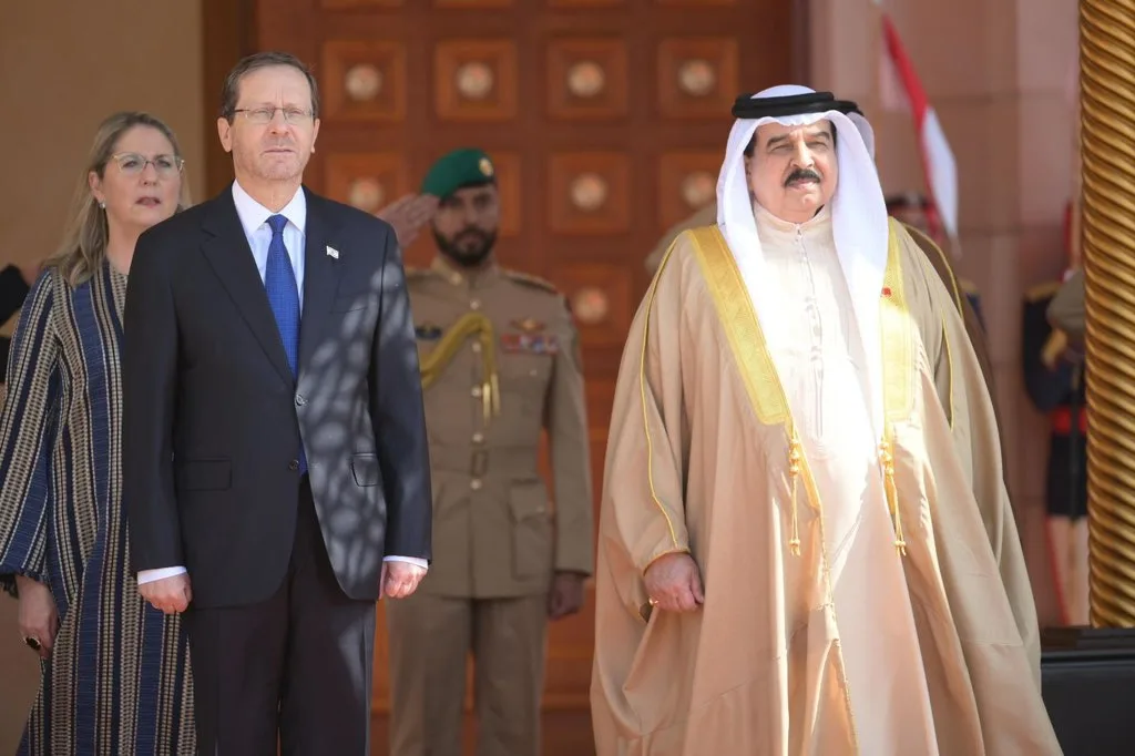 הנשיא הרצוג לצד מלך בחריין חמד בן עיסא