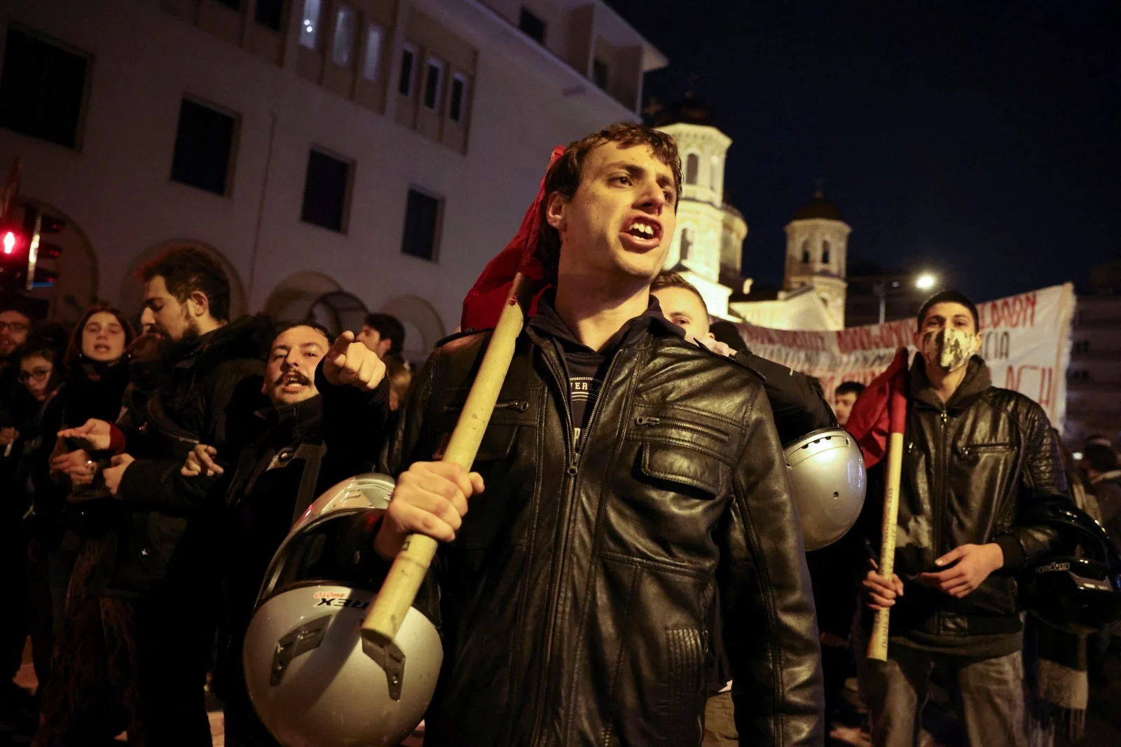 הפגנות ביוון בעקבות ירי בנער בן 16