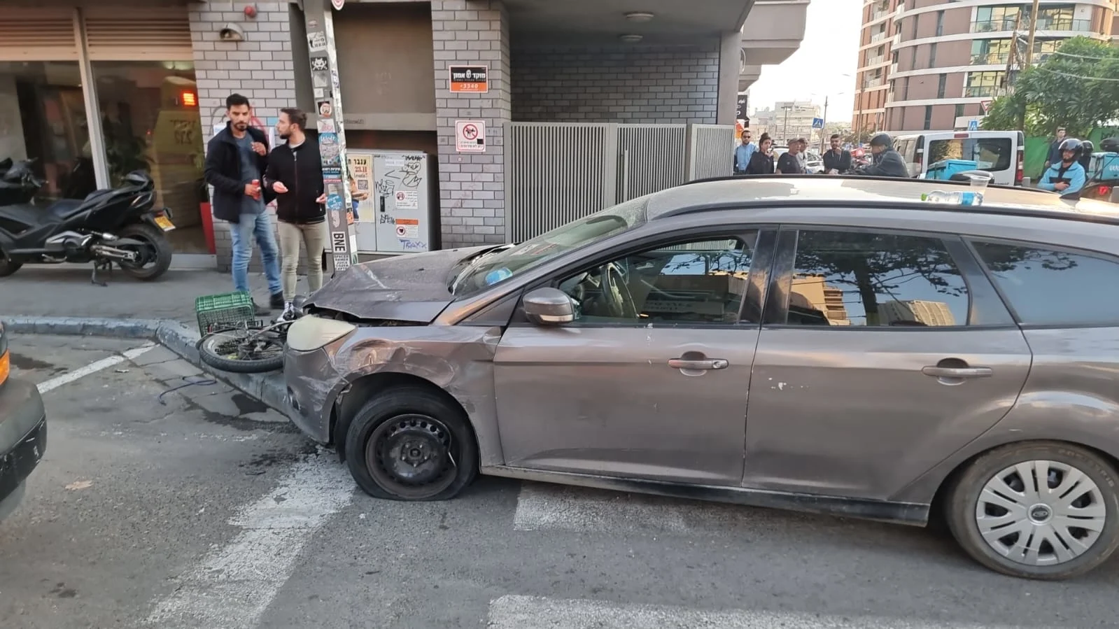 הרכב הפוגע בזירת הפיגוע בתל אביב, פלורנטין