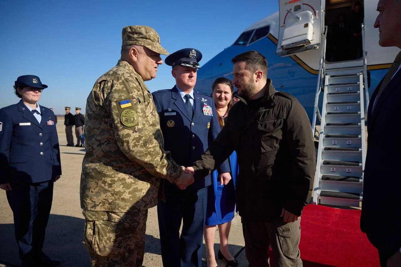 נשיא אוקראינה וולודימיר זלנסקי נוחת בארצות הברית