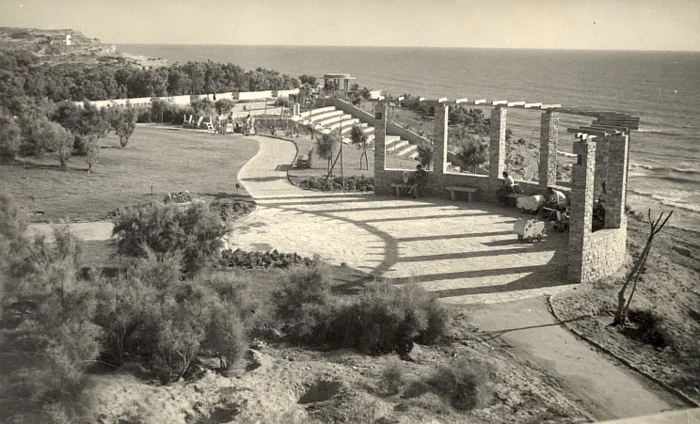 הטיילת של נתניה בשנת 1947. תמונה מתוך אתר עיריית נתניה