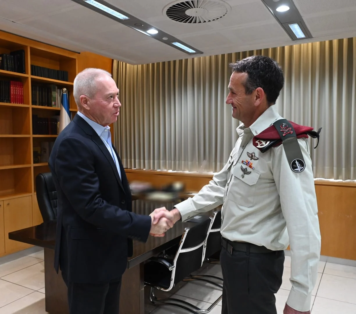 שר הביטחון גלנט בפגישה ראשונה עם הרמטכ''ל המיועד הרצי הלוי