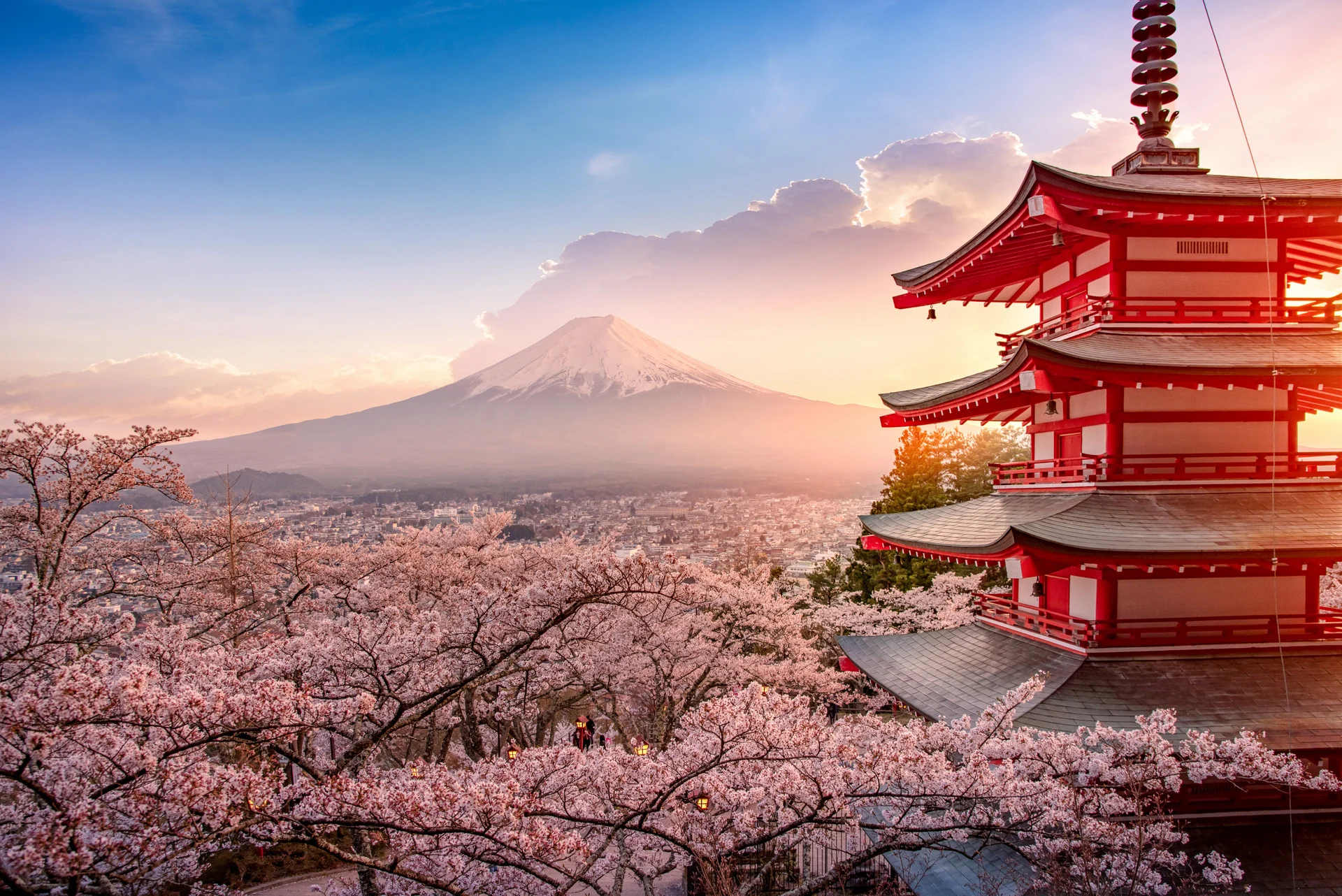 Fujiyoshida,,japan,beautiful,view,of,mountain,fuji,and,chureito,pagoda