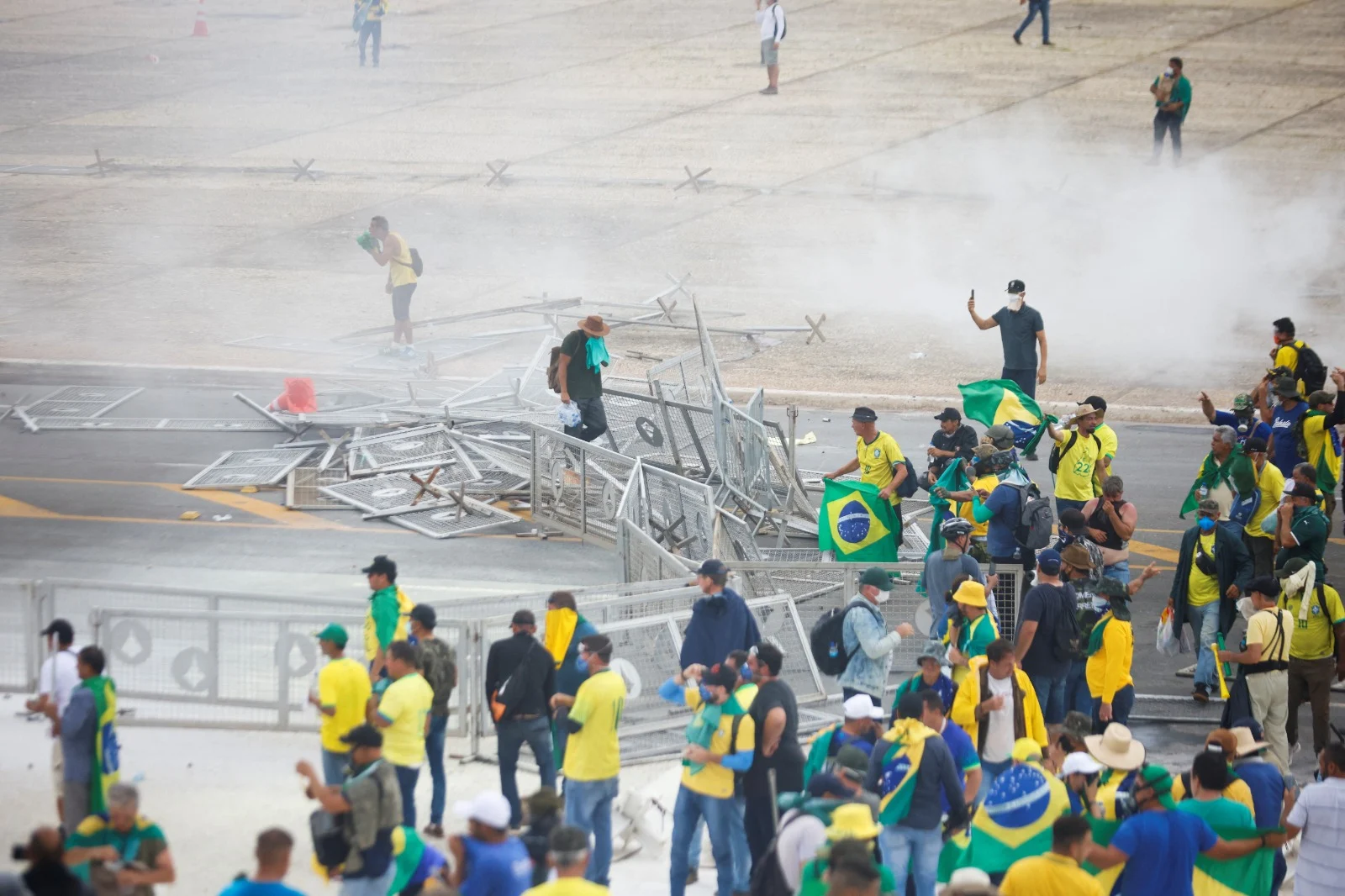 מהומות בברזיל: תומכי הנשיא לשעבר פרצו לבניין הקונגרס