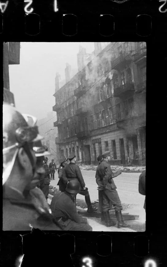 התמונות הנדירות ממרד גטו ורשה