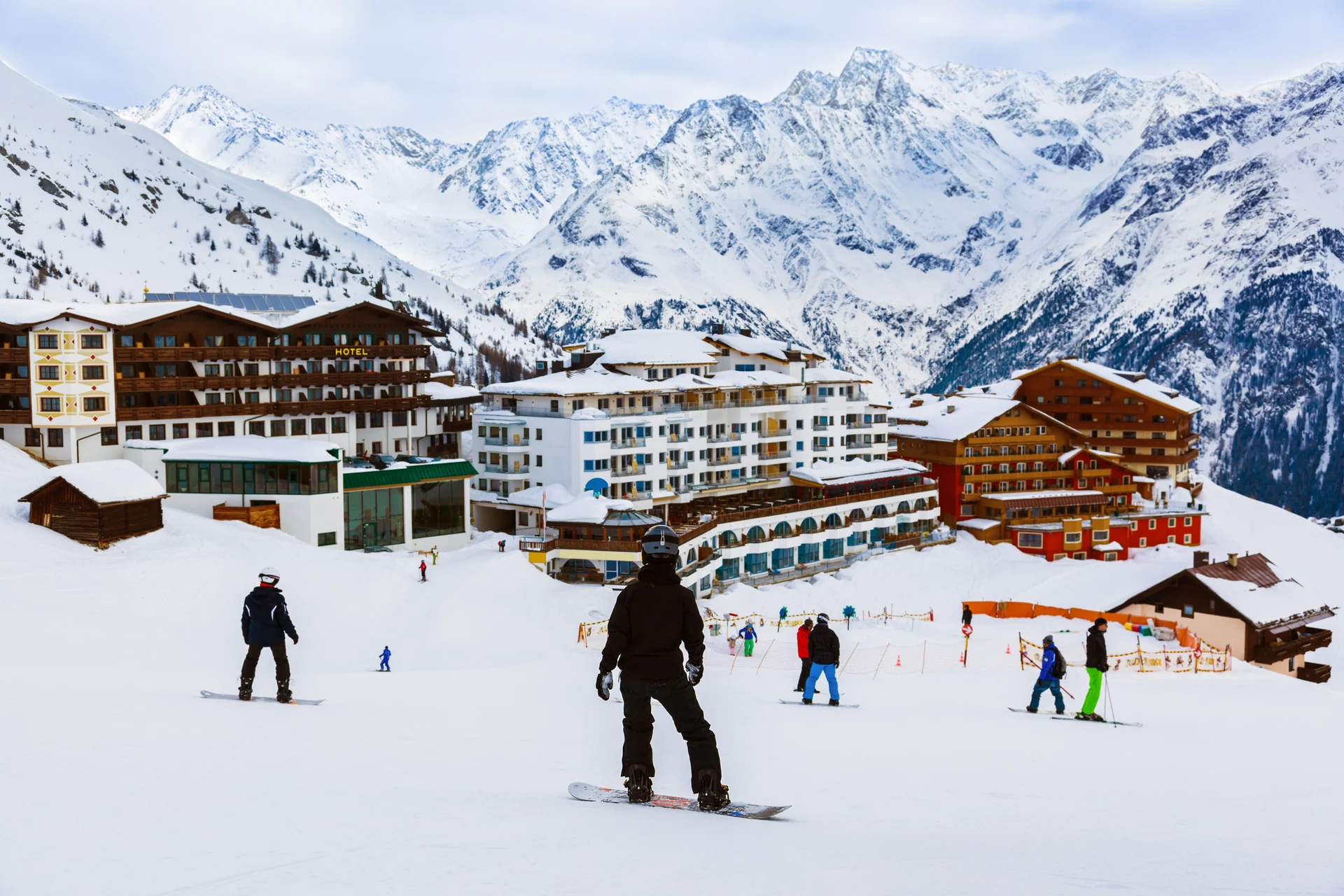 אתר הסקי סולדן באוסטריה Mountains,ski,resort,solden,austria, ,nature,and,sport,background