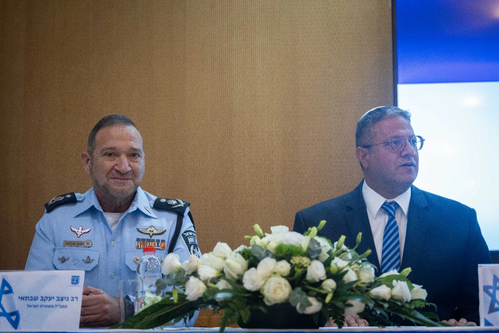 השר איתמר בן גביר והמפכ''ל קובי שבתאי במסיבת העיתונאים במשרד לביטחון לאומי