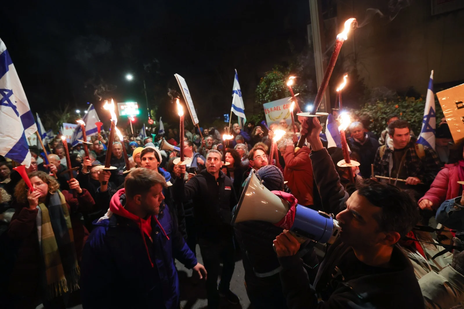 מפגינים ברחוב עזה בירושלים, באזור מעון ראש הממשלה