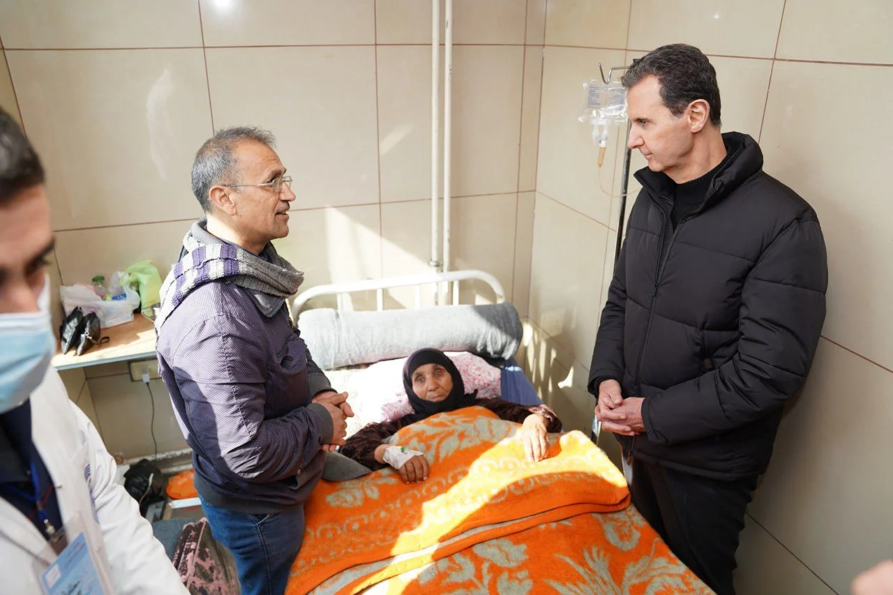 הנשיא בשאר אל-אסד מבקר פצועים מרעידת האדמה בבי''ח בחאלב