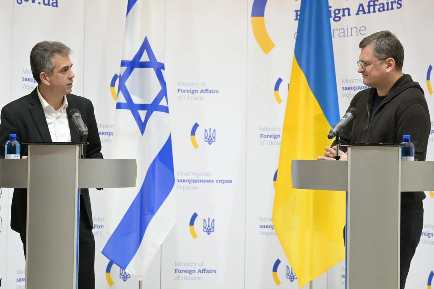 שר החוץ אלי כהן לצד מקבילו האוקראיני דמיטרו קולבה