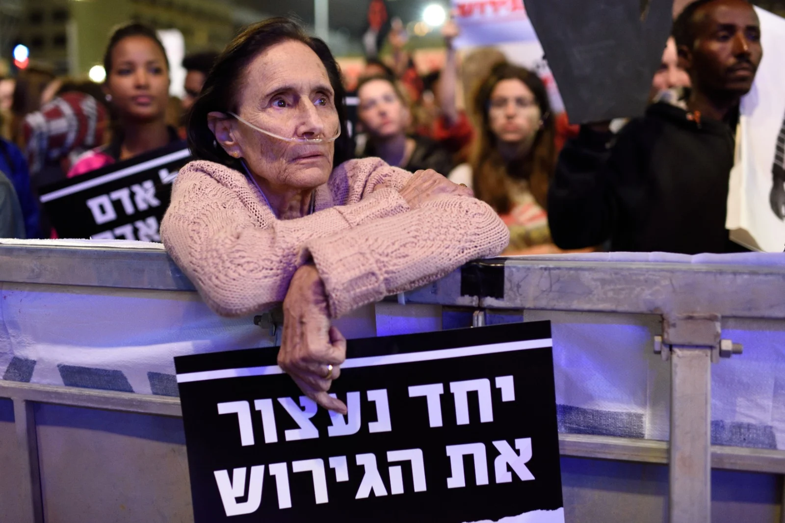 יעל דיין בהפגנה נגד גירוש מבקשי מקלט, 2018