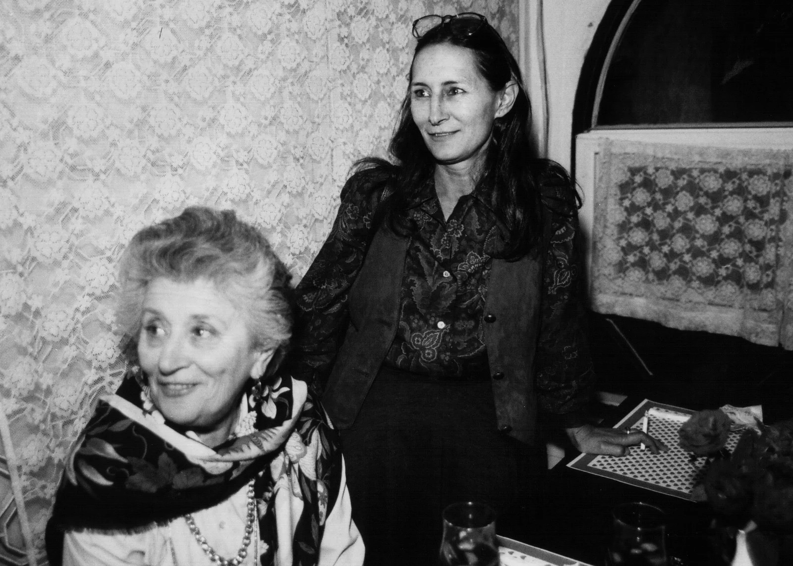 יעל דיין עם אימה רות דיין, 1990