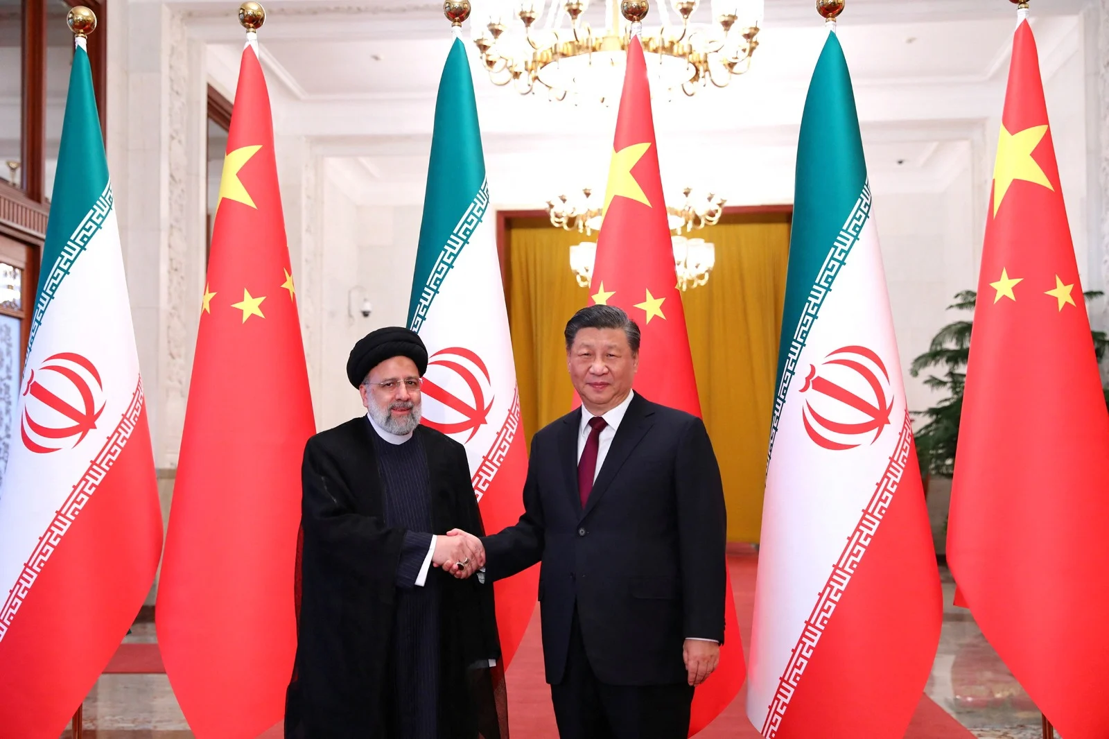 נשיא סין שי ג'ינפינג ונשיא איראן אבראהים ראיסי. פברואר 2023