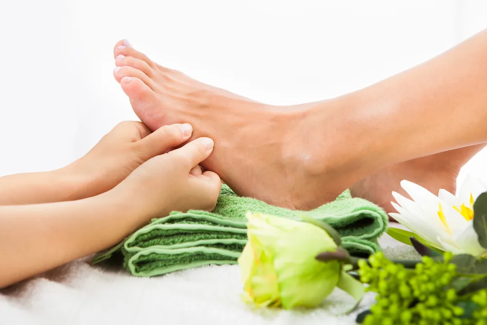 Close Up,of,woman,feet,receiving,foot,massage,in,spa
