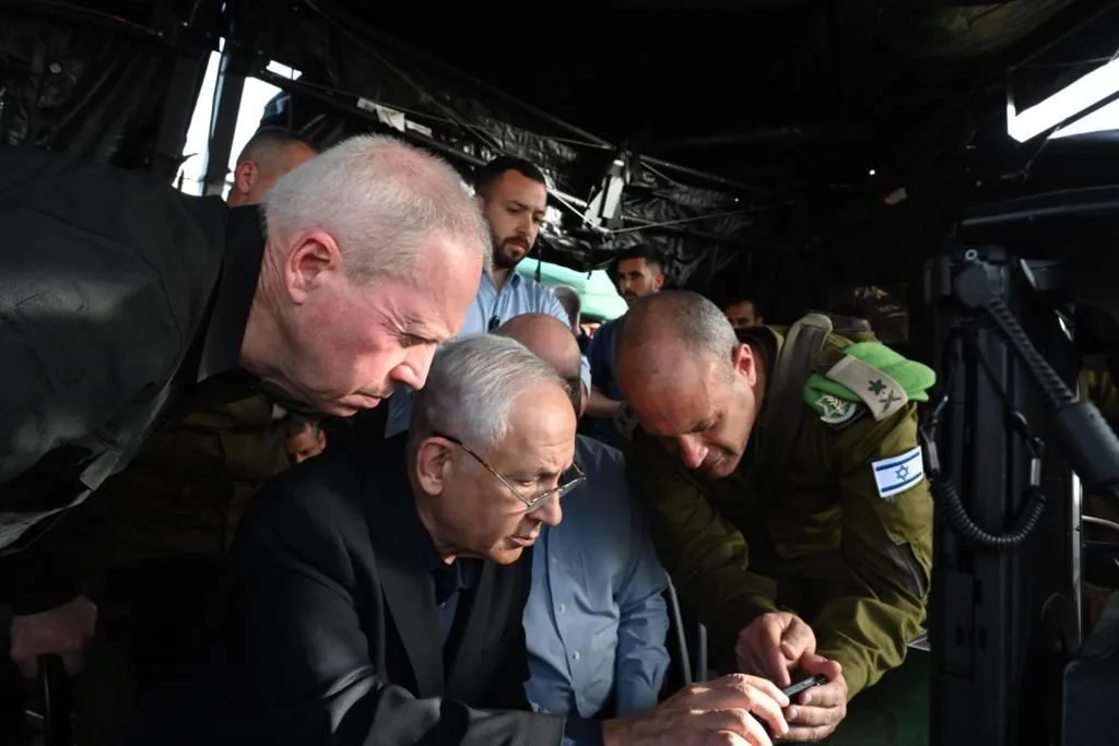 רה''מ נתניהו ושר הביטחון גלנט בזירת הפיגוע בבקעת הירדן