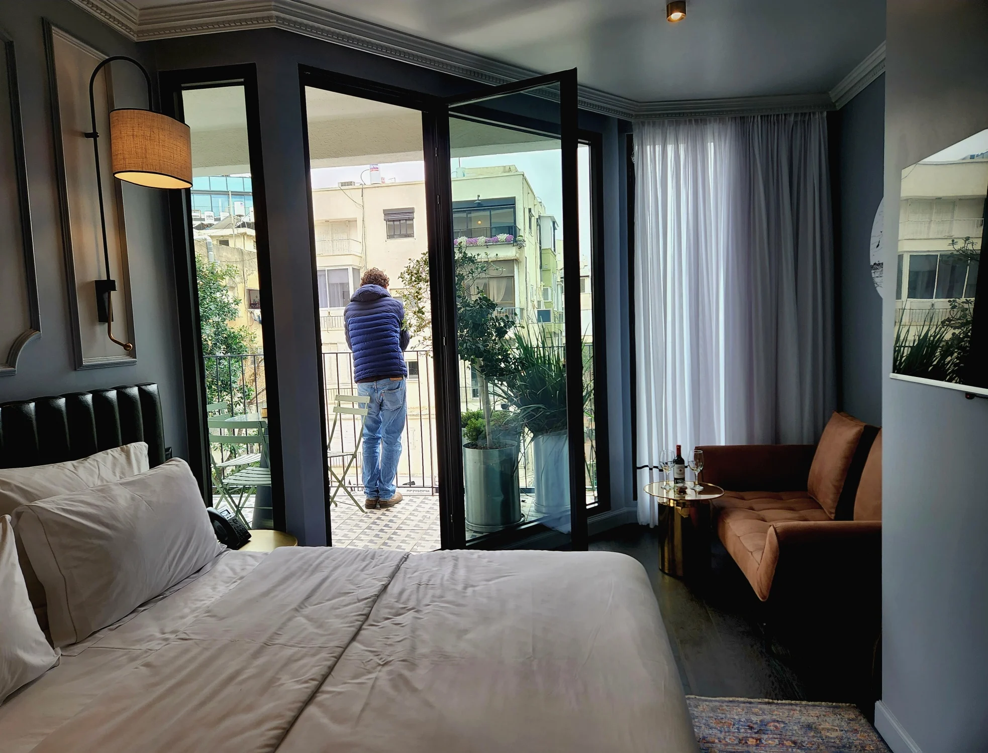 חדר נעים במלון מאייר האוס